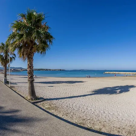 Charming With Terrace And 180 Sea View סיס-פור-לה-פלאז'